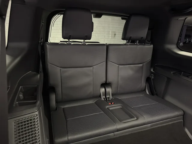 TOYOTA Land Cruiser 2.8 D 48V Invincible AWD