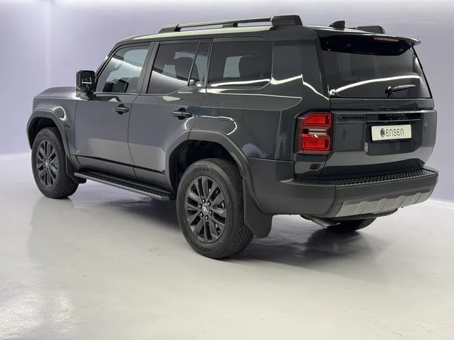 TOYOTA Land Cruiser 2.8 D 48V Invincible AWD
