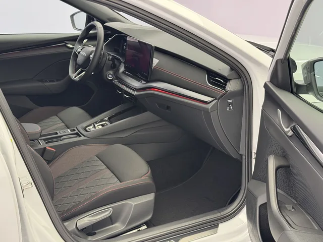 SKODA Octavia Combi 2.0 TSI RS DSG