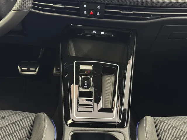 VW Golf VIII 1.5 eTSI R-Line DSG
