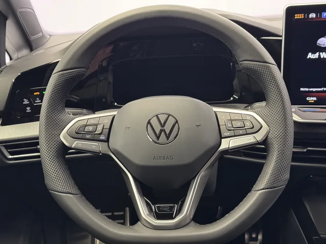 VW Golf VIII 1.5 eTSI R-Line DSG