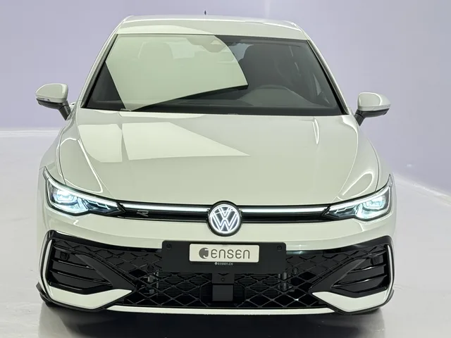 VW Golf VIII 1.5 eTSI R-Line DSG