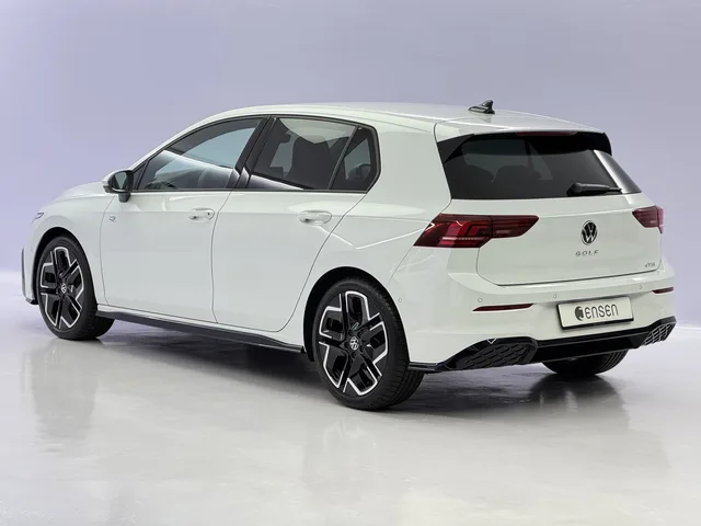 VW Golf VIII 1.5 eTSI R-Line DSG