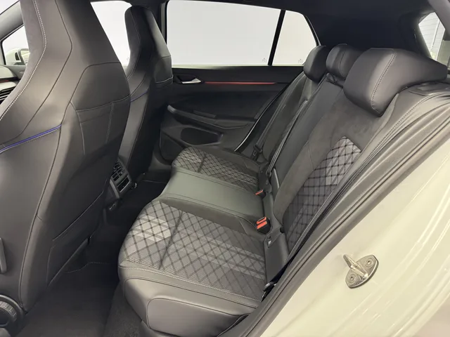 VW Golf VIII 1.5 eTSI R-Line DSG