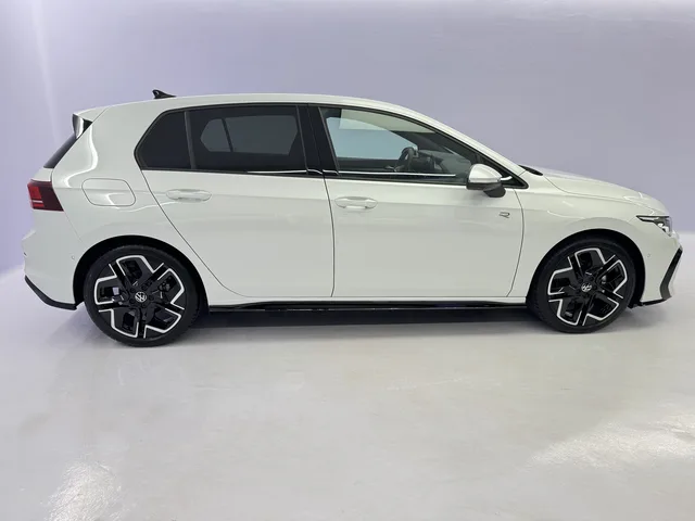 VW Golf VIII 1.5 eTSI R-Line DSG