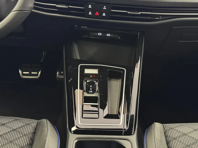 VW Golf VIII 1.5 eTSI R-Line DSG