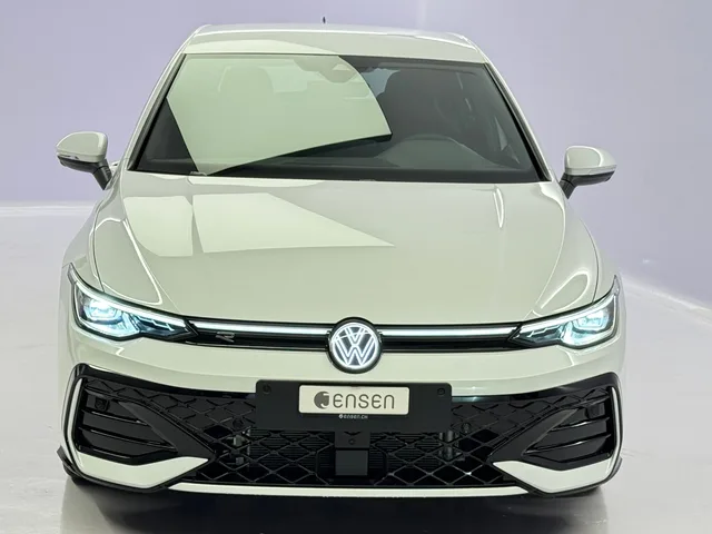 VW Golf VIII 1.5 eTSI R-Line DSG