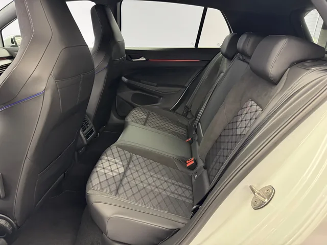 VW Golf VIII 1.5 eTSI R-Line DSG