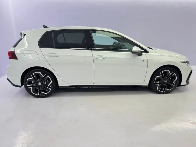 VW Golf VIII 1.5 eTSI R-Line DSG
