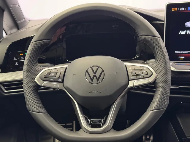VW Golf VIII 1.5 eTSI R-Line DSG