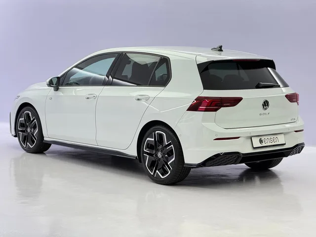 VW Golf VIII 1.5 eTSI R-Line DSG