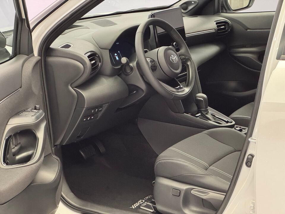 Yaris Cross 1.5 VVT-i HSD Premium AWD-i