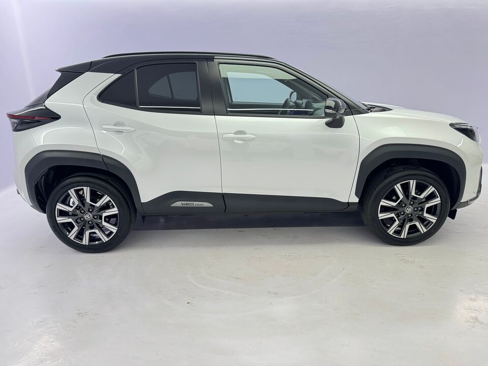 Yaris Cross 1.5 VVT-i HSD Premium AWD-i