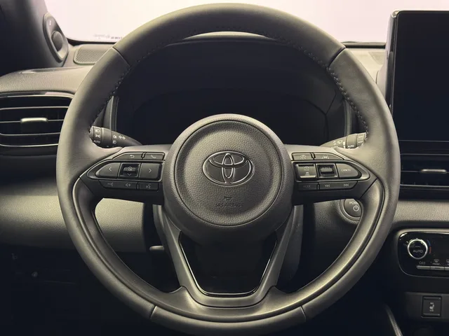 TOYOTA Yaris 1.5 VVT-i HSD Premium