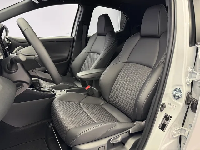 TOYOTA Yaris 1.5 VVT-i HSD Premium