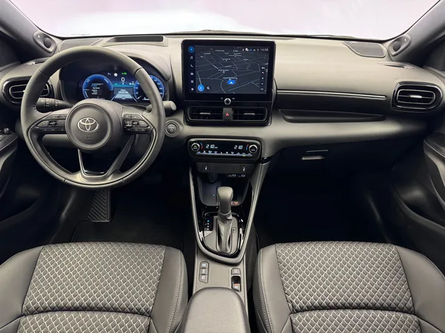 TOYOTA Yaris 1.5 VVT-i HSD Premium