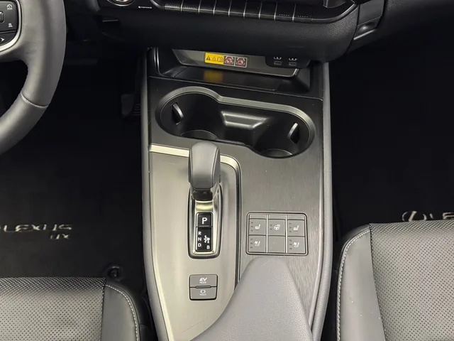 LEXUS UX 300h Excellence AWD
