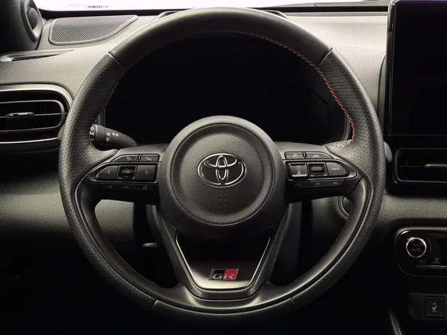 TOYOTA Yaris 1.5 VVT-i HSD GR Sport