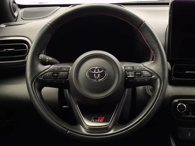 TOYOTA Yaris 1.5 VVT-i HSD GR Sport