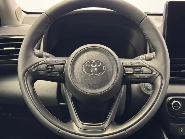 TOYOTA Yaris 1.5 VVT-i HSD Trend