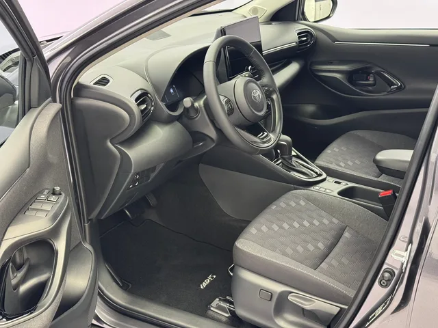 TOYOTA Yaris 1.5 VVT-i HSD Trend