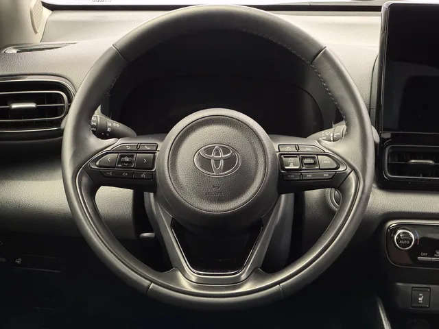 TOYOTA Yaris 1.5 VVT-i HSD Trend