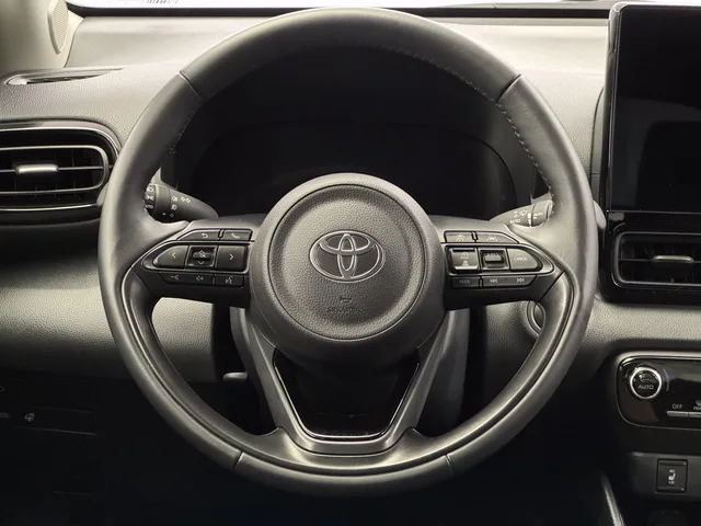 TOYOTA Yaris 1.5 VVT-i HSD Trend