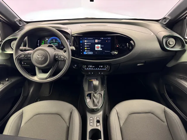 TOYOTA Aygo X 1.5 VVT-i HSD Style