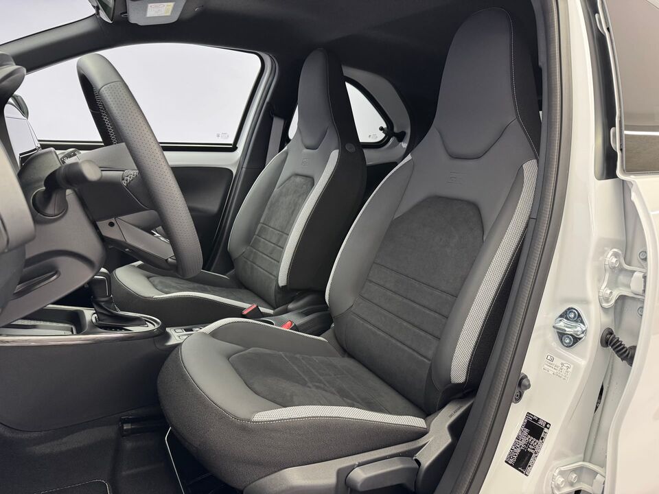 Aygo X 1.5 VVT-i HSD GR Sport