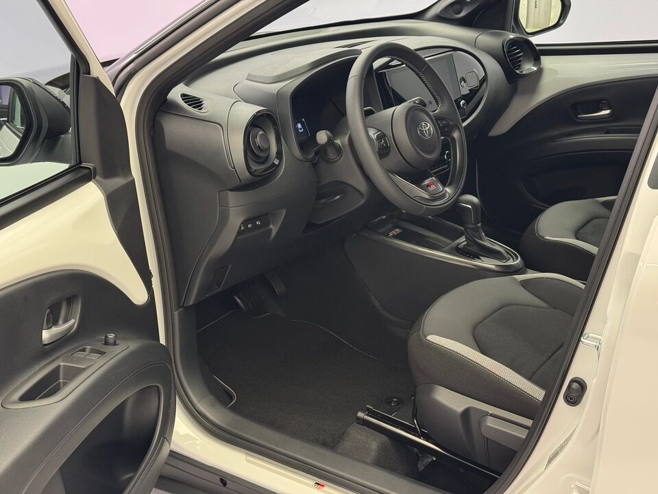 Aygo X 1.5 VVT-i HSD GR Sport