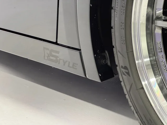TOYOTA Prius 2.0 Plug-in-Hybrid Style Drift Force Edition