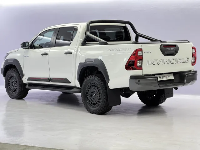 TOYOTA Hilux Double Cab.-Pick-up 2.8 D-4D MHEV 204 Invincible 4x4