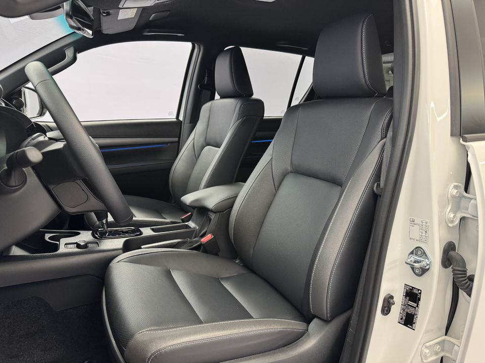 Hilux Double Cab.-Pick-up 2.8 D-4D MHEV 204 Invincible 4x4