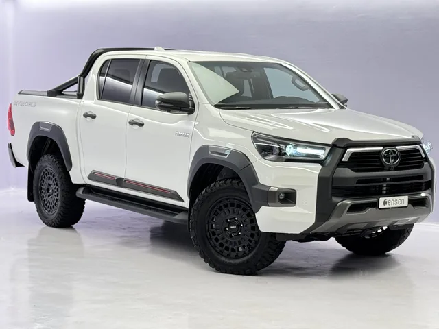 TOYOTA Hilux Double Cab.-Pick-up 2.8 D-4D MHEV 204 Invincible 4x4