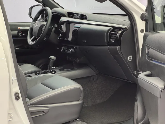 TOYOTA Hilux Double Cab.-Pick-up 2.8 D-4D MHEV 204 Invincible 4x4