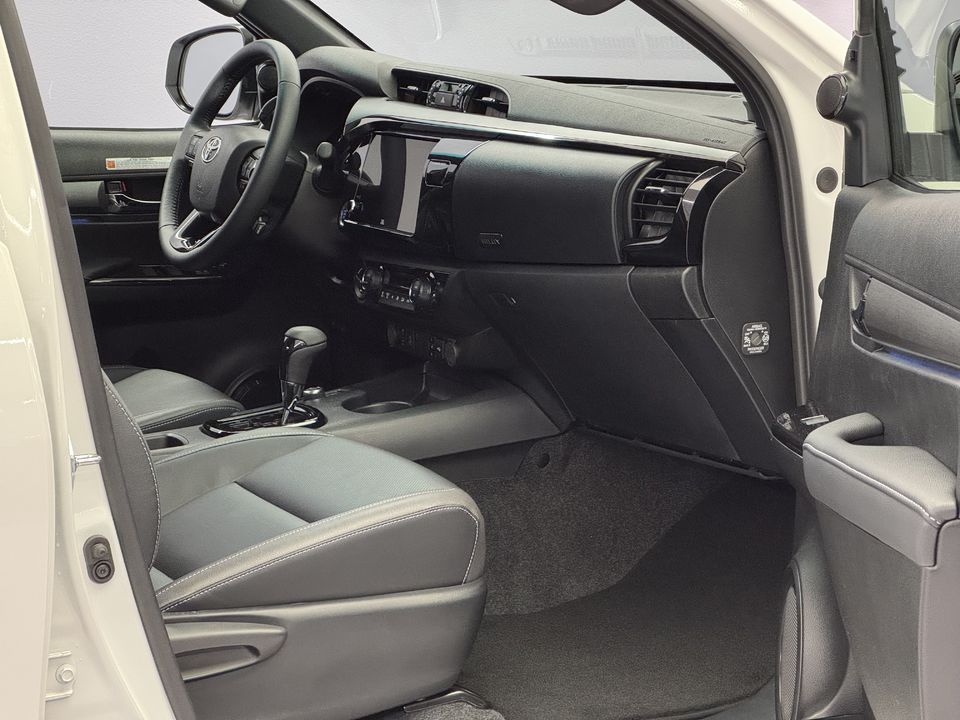 Hilux Double Cab.-Pick-up 2.8 D-4D MHEV 204 Invincible 4x4