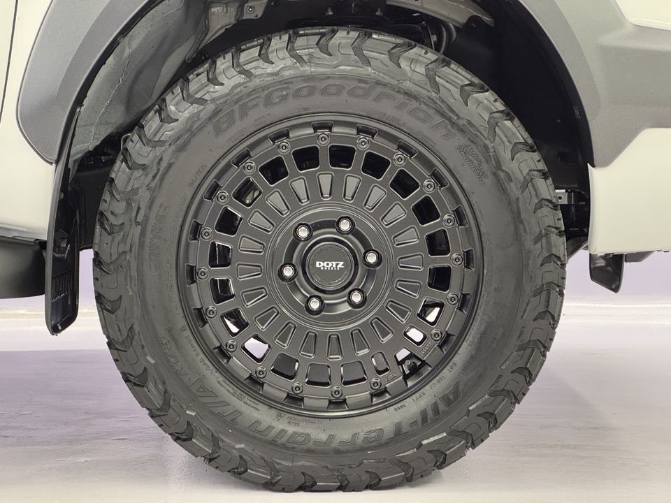 Hilux Double Cab.-Pick-up 2.8 D-4D MHEV 204 Invincible 4x4