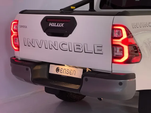 TOYOTA Hilux Double Cab.-Pick-up 2.8 D-4D MHEV 204 Invincible 4x4