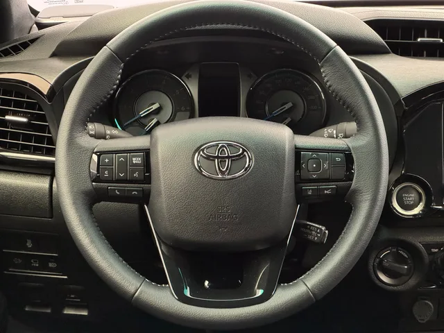 TOYOTA Hilux Double Cab.-Pick-up 2.8 D-4D MHEV 204 Invincible 4x4