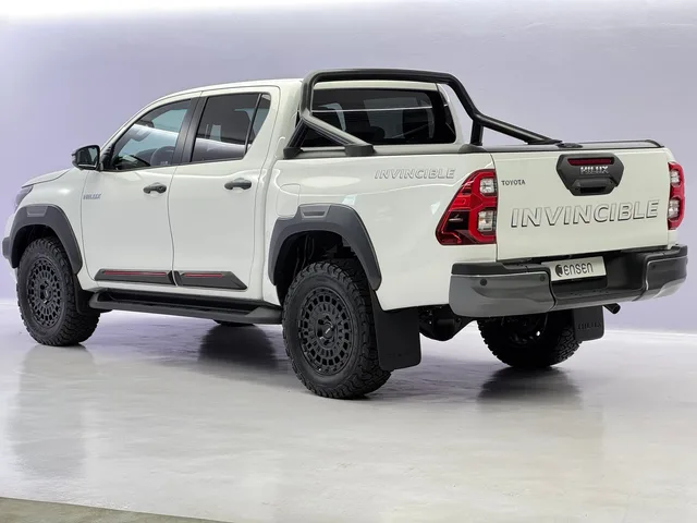 TOYOTA Hilux Double Cab.-Pick-up 2.8 D-4D MHEV 204 Invincible 4x4