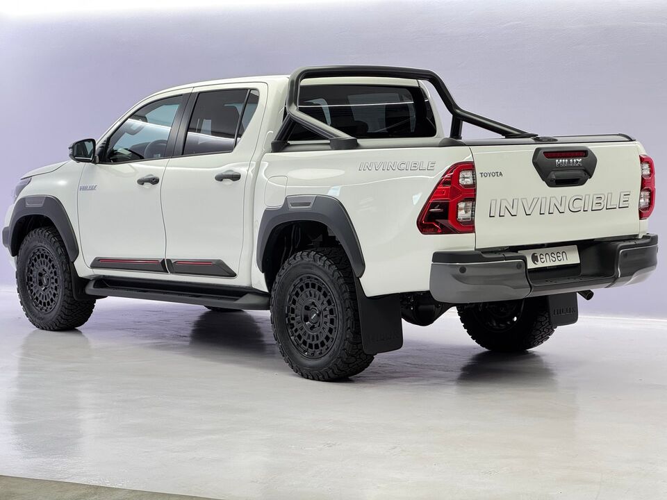 Hilux Double Cab.-Pick-up 2.8 D-4D MHEV 204 Invincible 4x4