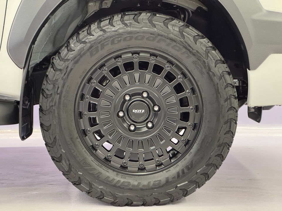 Hilux Double Cab.-Pick-up 2.8 D-4D MHEV 204 Invincible 4x4