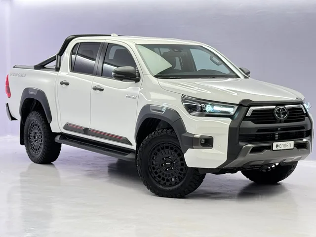TOYOTA Hilux Double Cab.-Pick-up 2.8 D-4D MHEV 204 Invincible 4x4