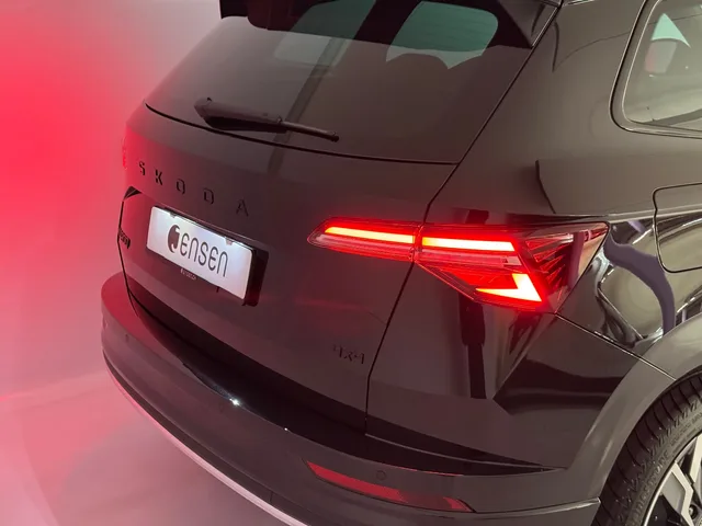 SKODA Karoq 2.0 TSI SportLine 4x4 DSG