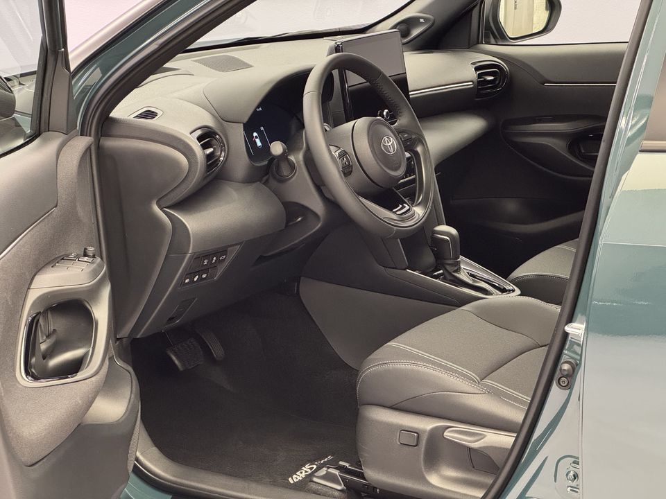 Yaris Cross 1.5 VVT-i HSD Premium AWD-i
