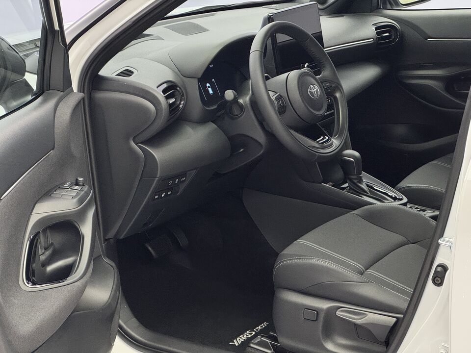 Yaris Cross 1.5 VVT-i HSD Premium AWD-i