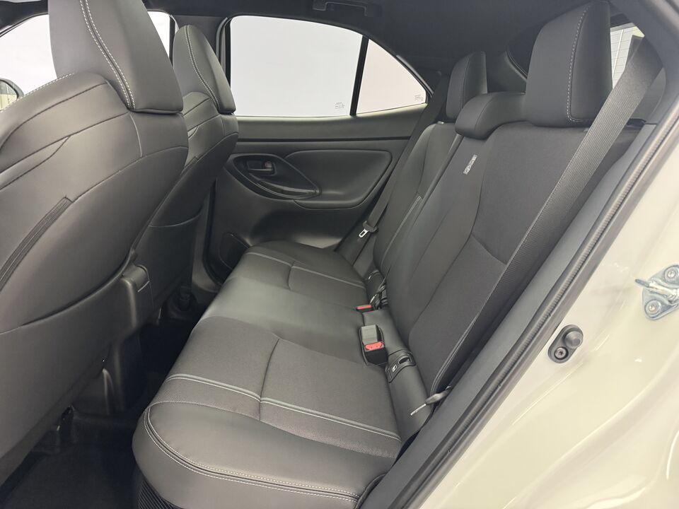 Yaris Cross 1.5 VVT-i HSD Premium AWD-i
