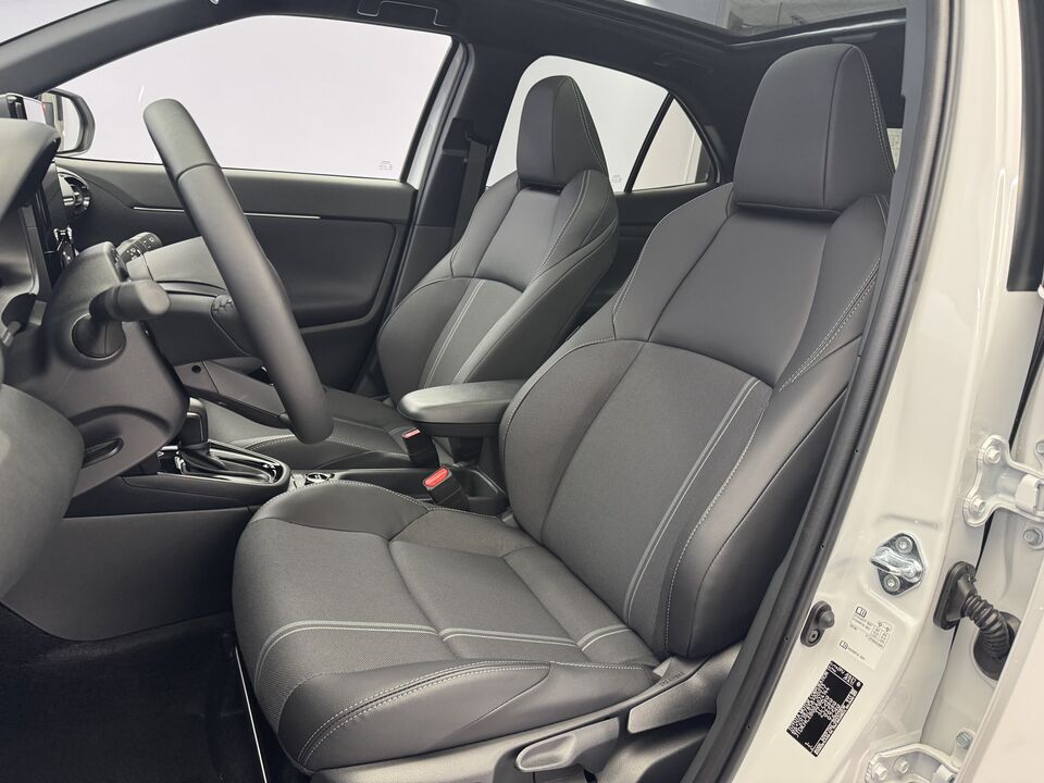 Yaris Cross 1.5 VVT-i HSD Premium AWD-i