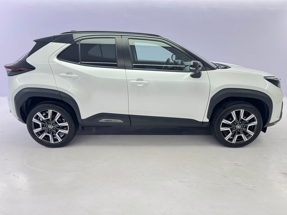 Yaris Cross 1.5 VVT-i HSD Premium AWD-i