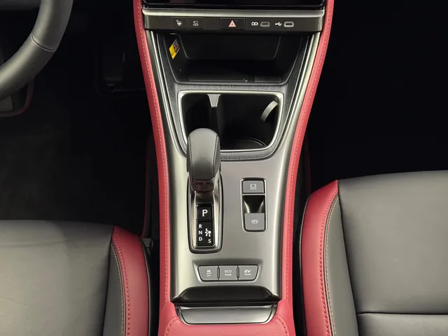 LEXUS LBX 1.5 Hybrid Vibrant Edition AWD